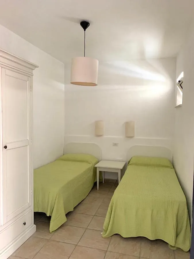 Stanze al mare di Lucia Hotel Fontane Bianche 0*,