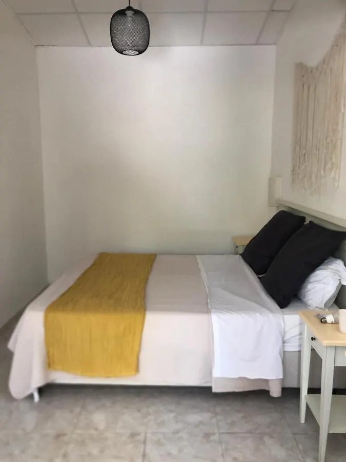 Stanze al mare di Lucia Hotel Fontane Bianche 0*,  Italia