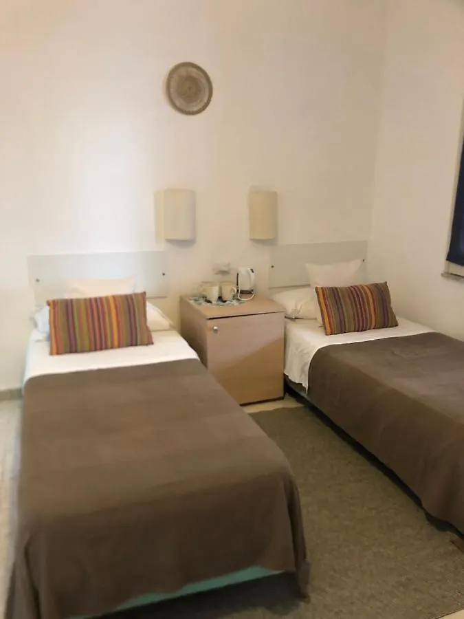 Stanze al mare di Lucia Hotel Fontane Bianche Italia